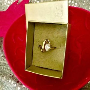 This is a gorgeous ring!